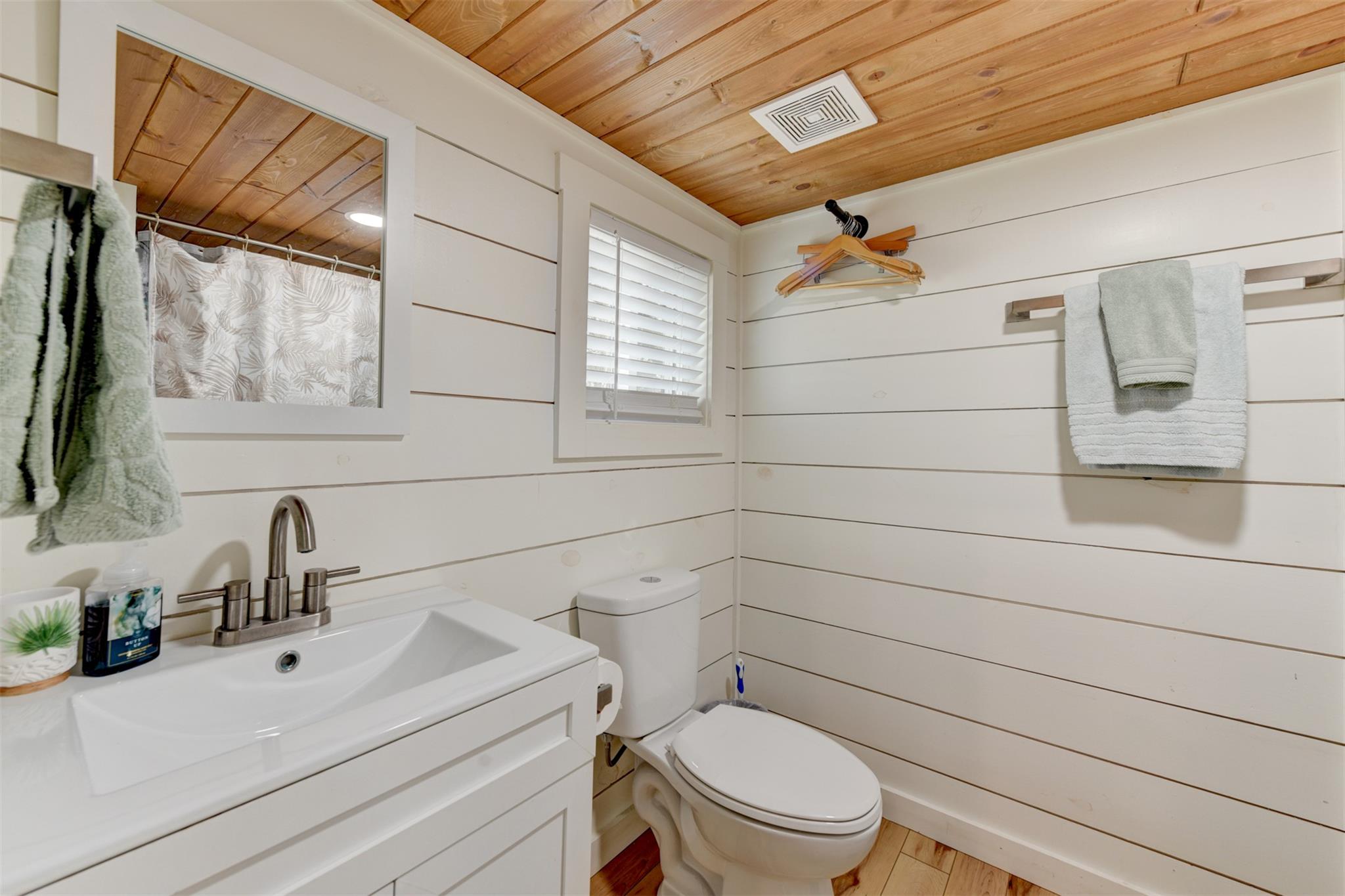 1156 Narrows Rd, Blanco, TX 78606