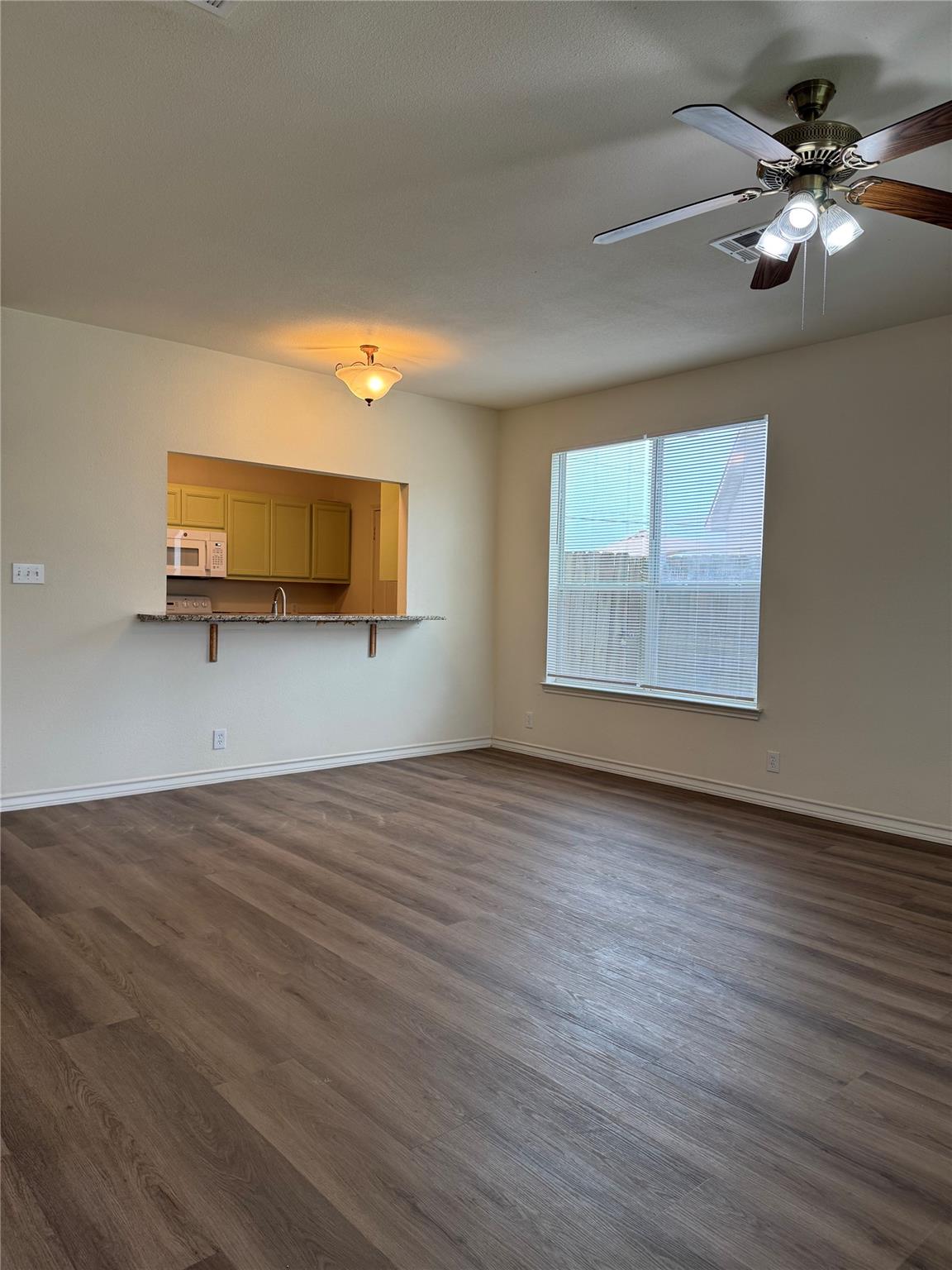 220 Sandstone Dr # E, Jarrell, TX 76537