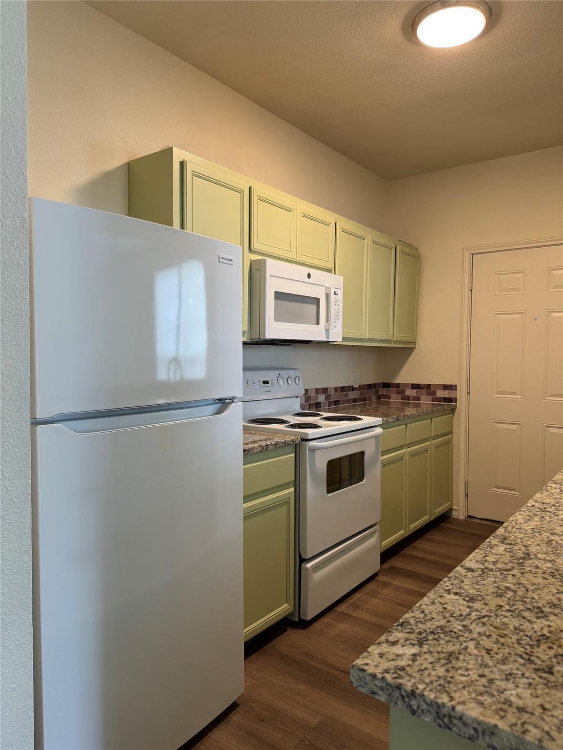 220 Sandstone Dr # E, Jarrell, TX 76537