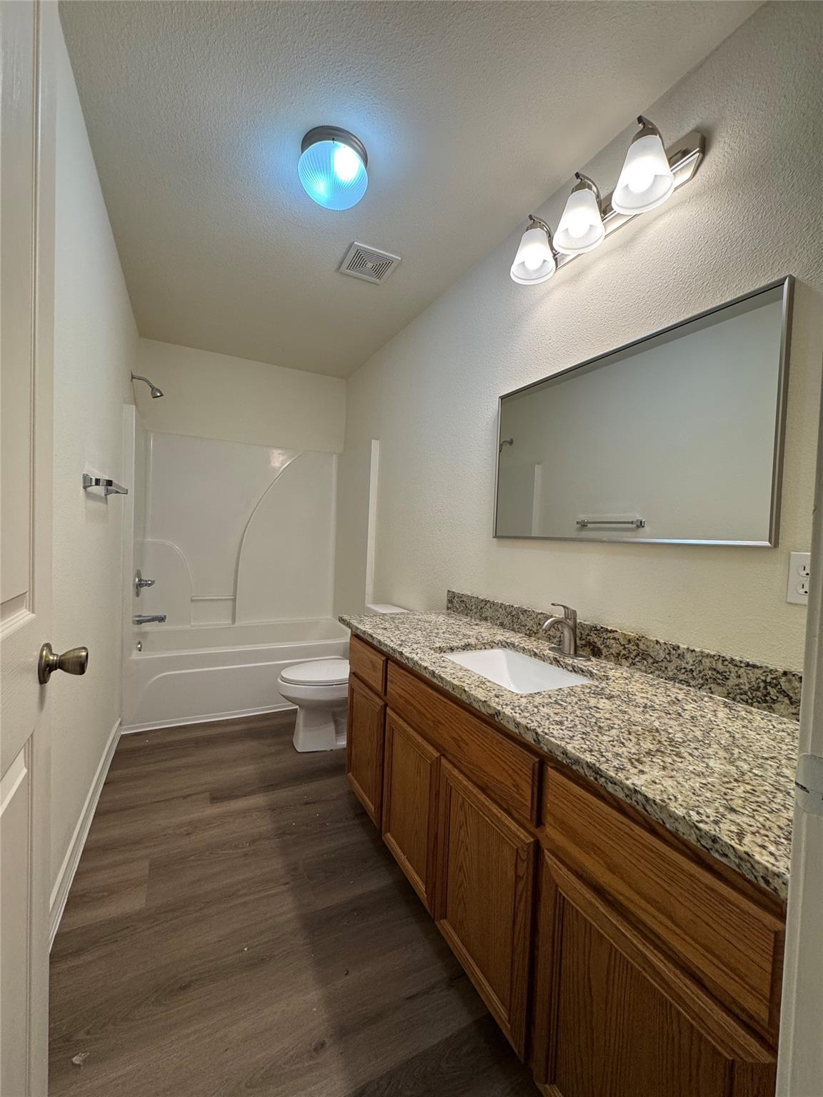 220 Sandstone Dr # E, Jarrell, TX 76537