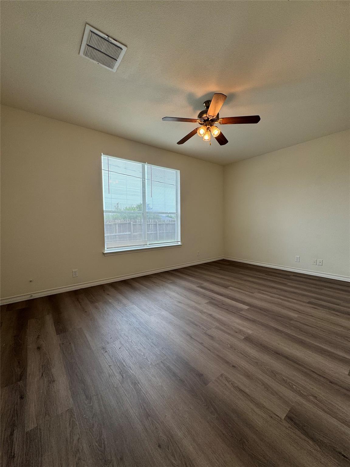 220 Sandstone Dr # E, Jarrell, TX 76537