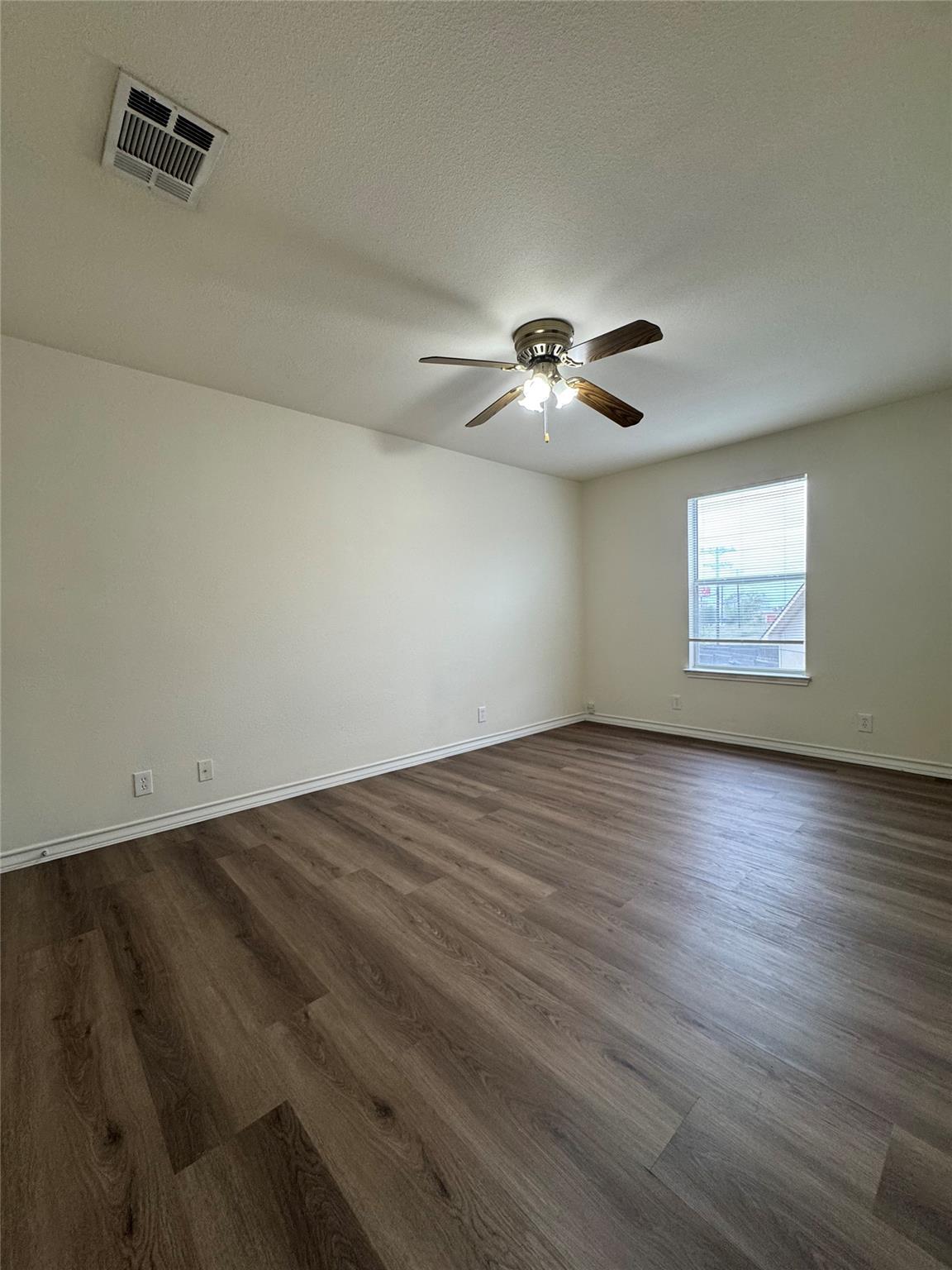 220 Sandstone Dr # E, Jarrell, TX 76537