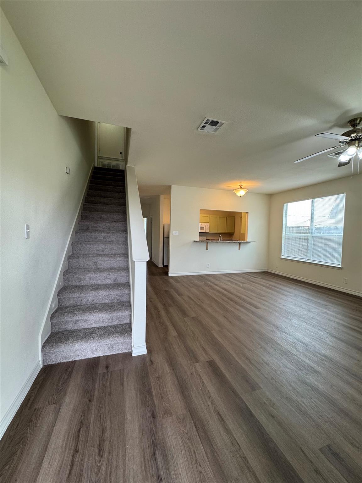 220 Sandstone Dr # E, Jarrell, TX 76537