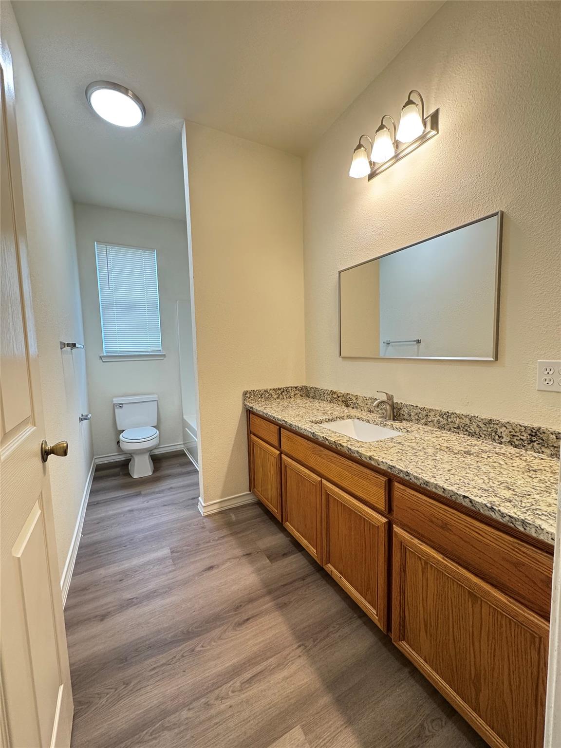 220 Sandstone Dr # E, Jarrell, TX 76537