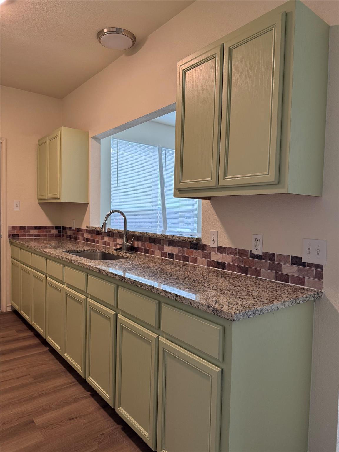 220 Sandstone Dr # E, Jarrell, TX 76537