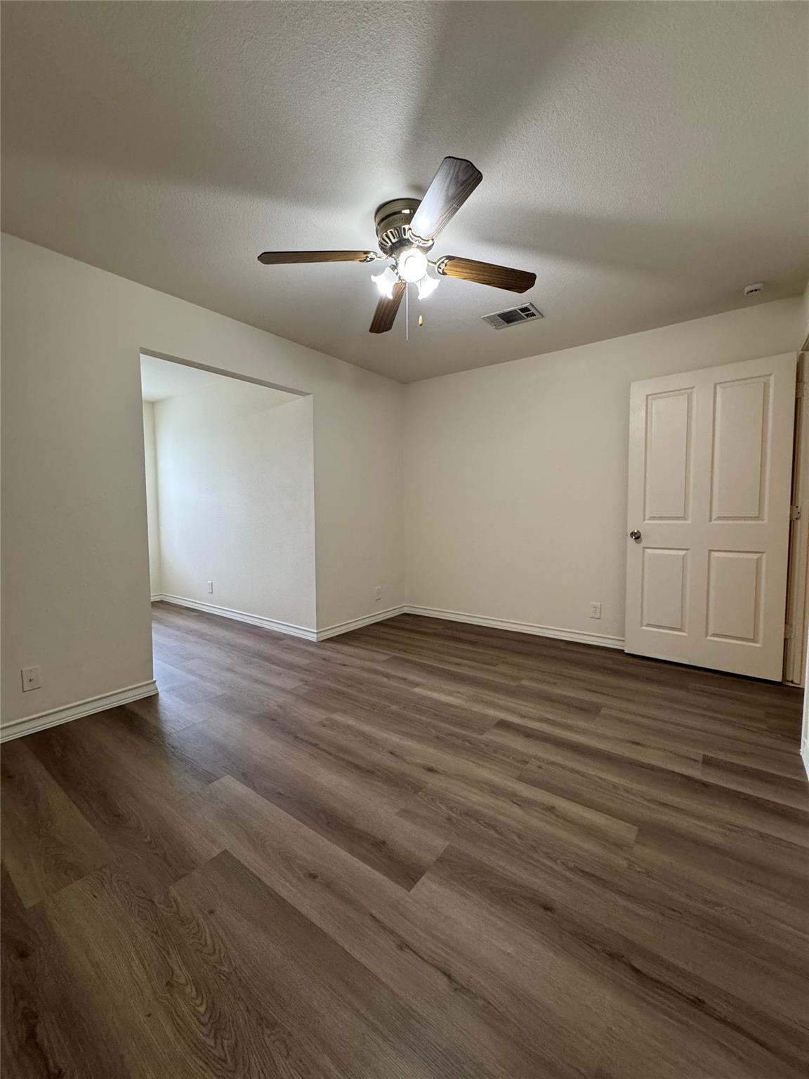 220 Sandstone Dr # E, Jarrell, TX 76537