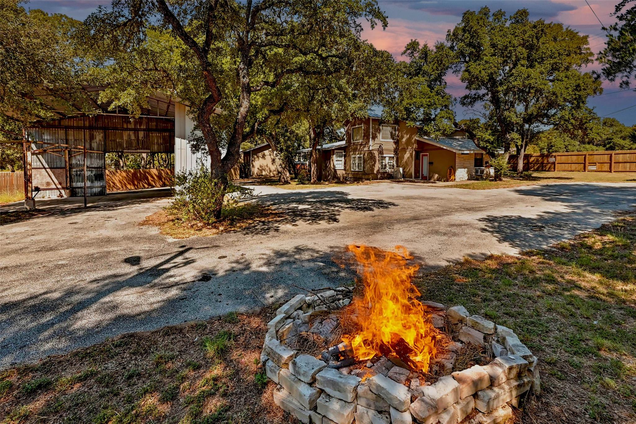 1005 4th St, Blanco, TX 78606