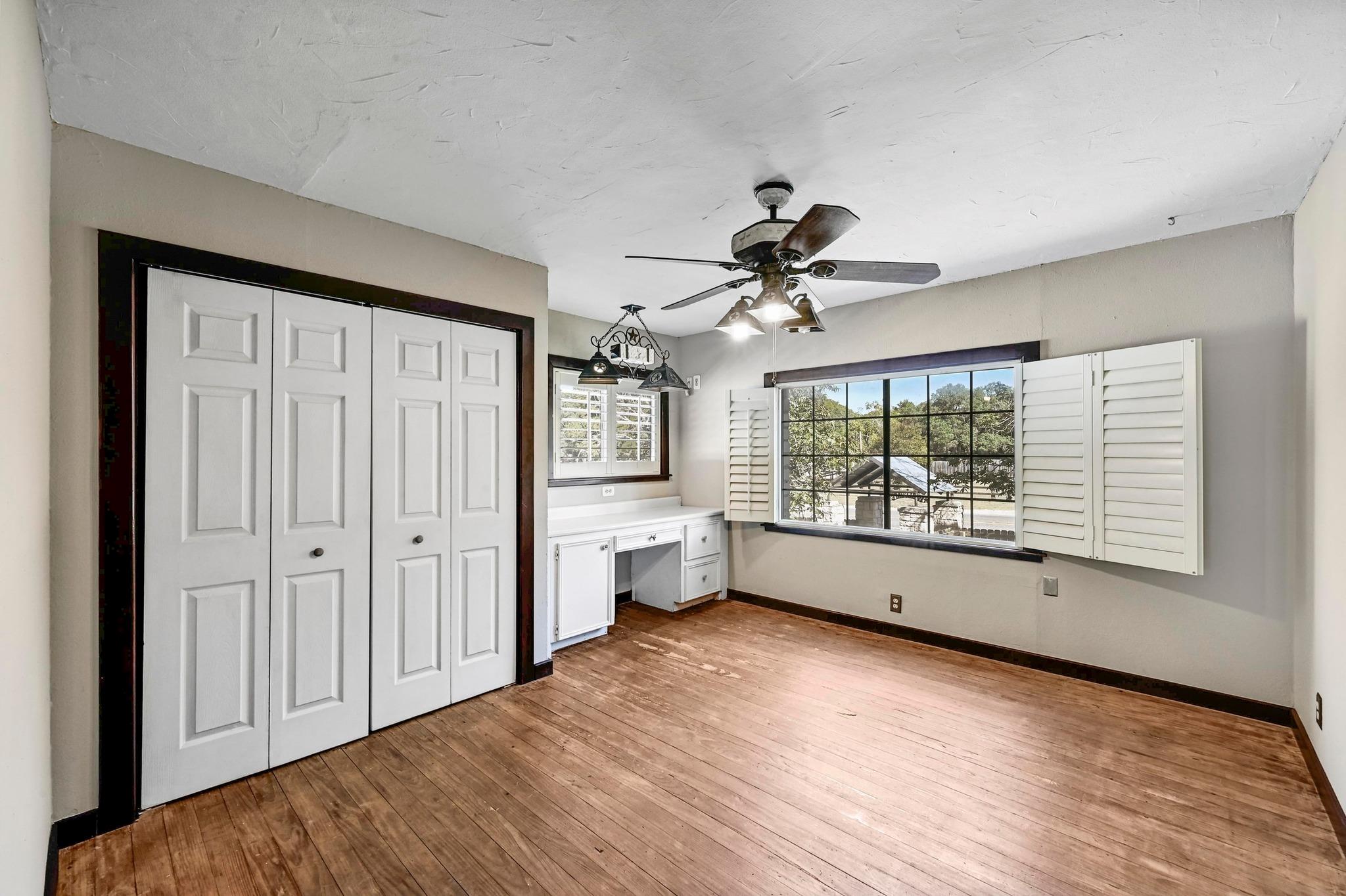 1005 4th St, Blanco, TX 78606