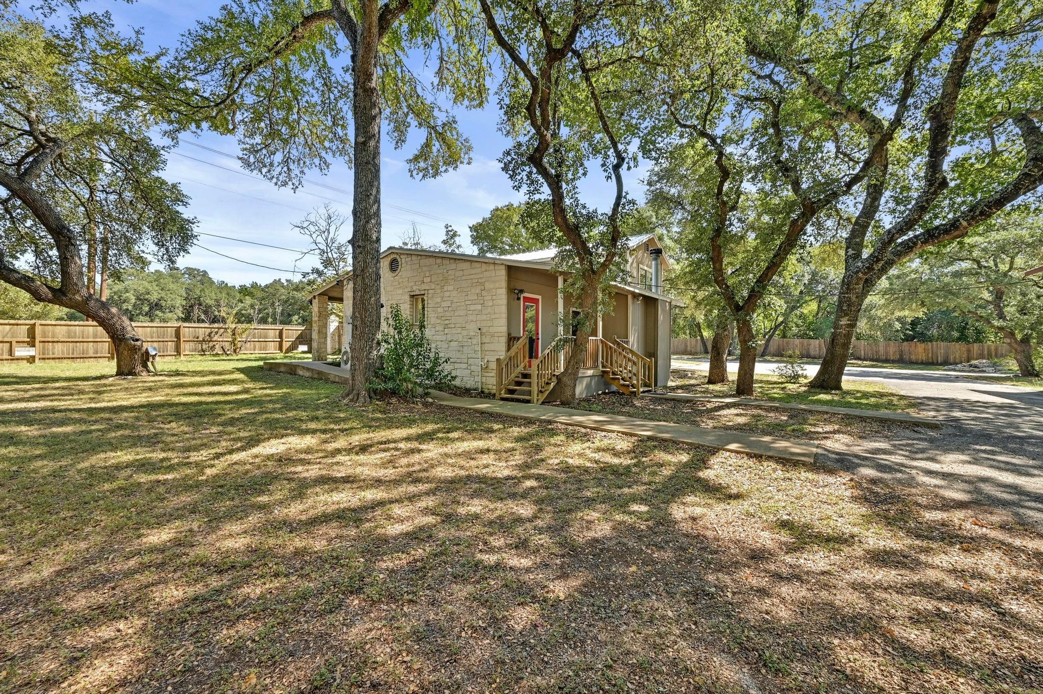 1005 4th St, Blanco, TX 78606