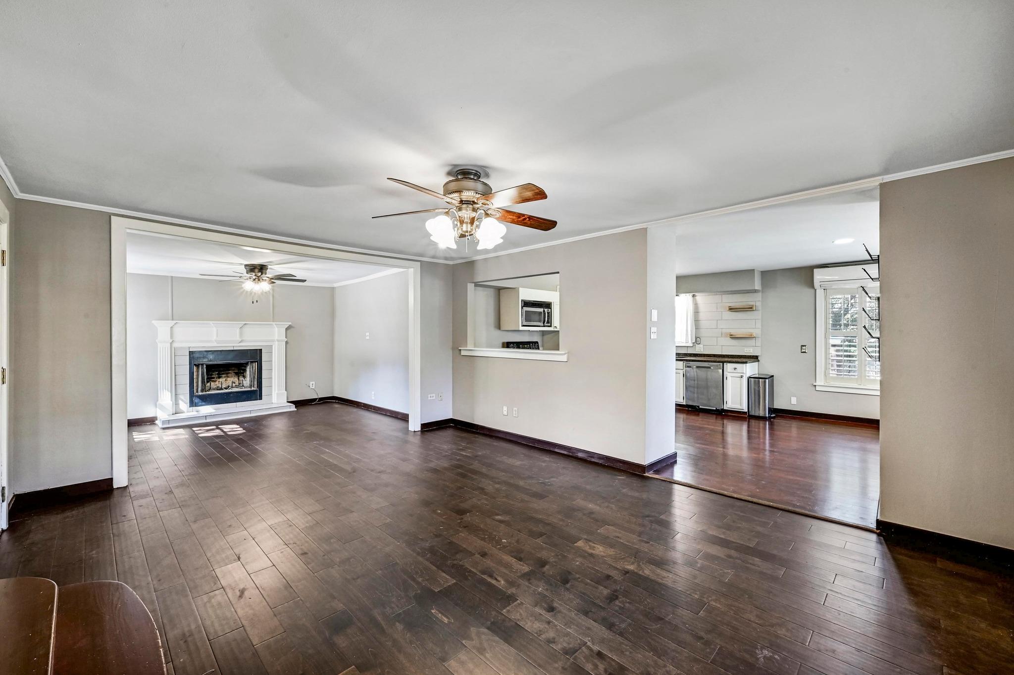 1005 4th St, Blanco, TX 78606