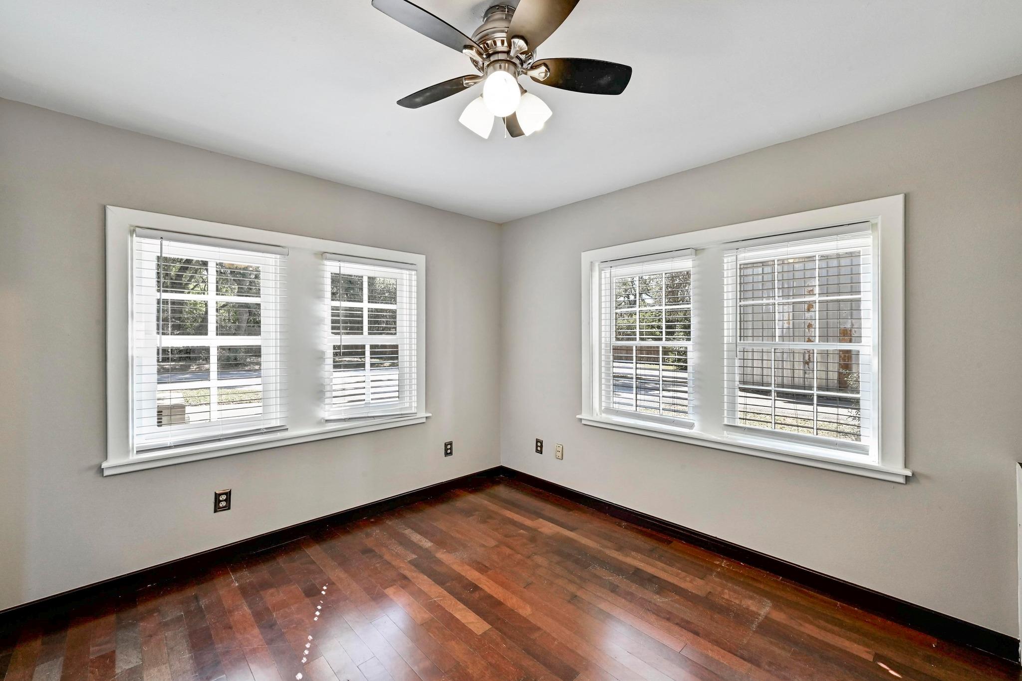 1005 4th St, Blanco, TX 78606