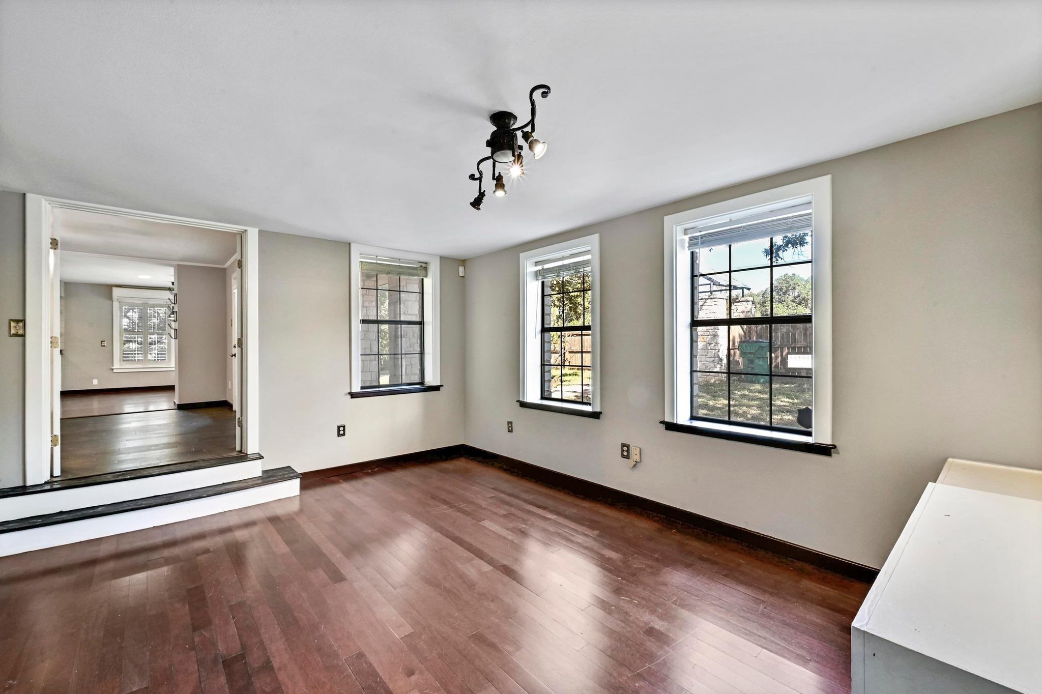 1005 4th St, Blanco, TX 78606