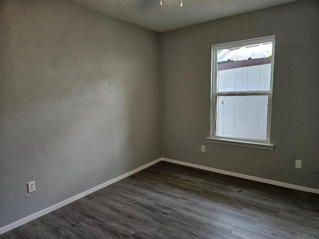 516 Lenora Dr, Taylor, TX 76574