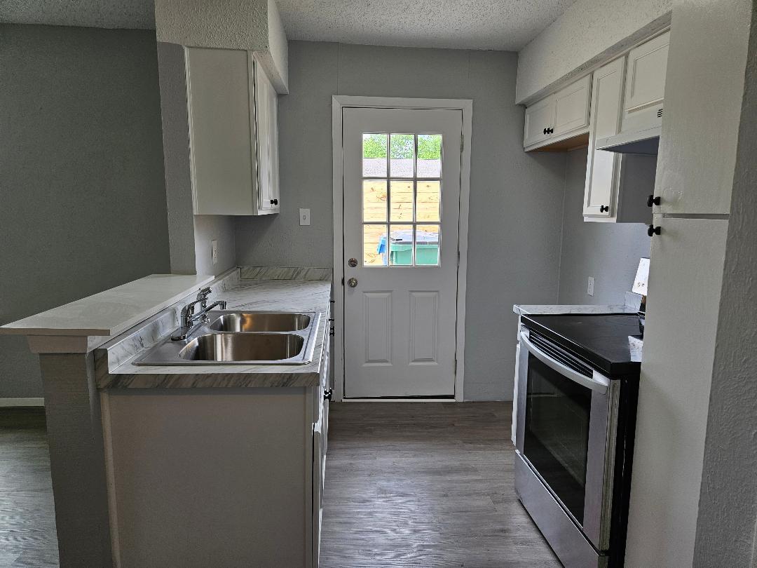 516 Lenora Dr, Taylor, TX 76574