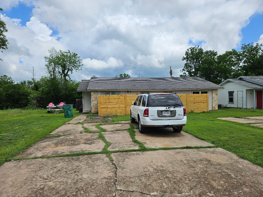 516 Lenora Dr, Taylor, TX 76574