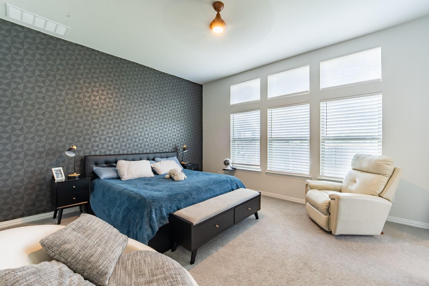 402 Pulitzer Dr, Hutto, TX 78634