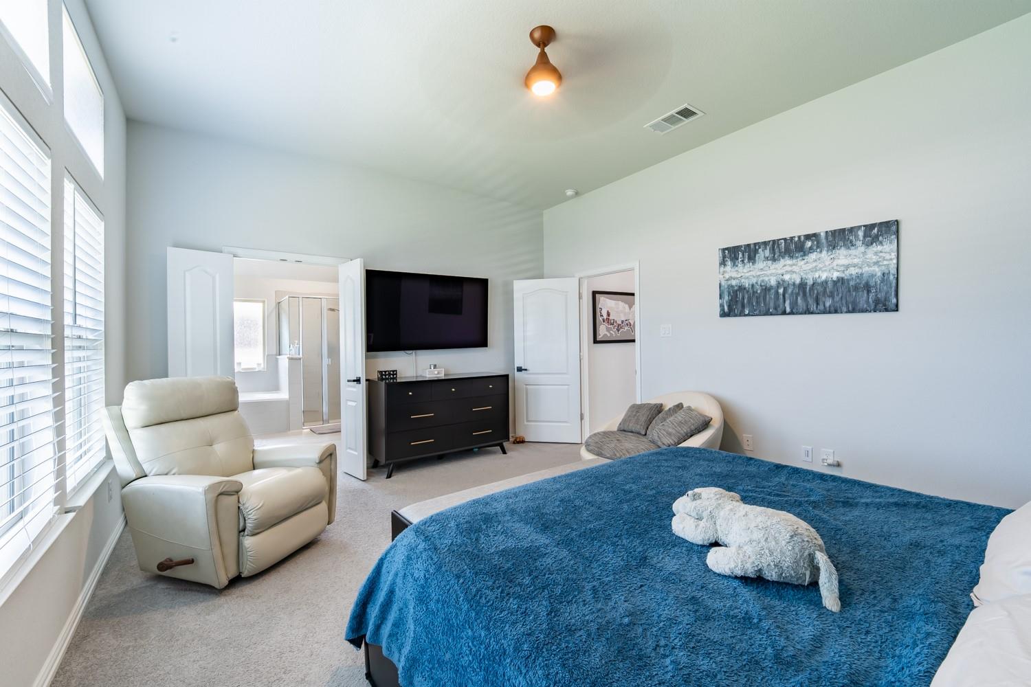 402 Pulitzer Dr, Hutto, TX 78634