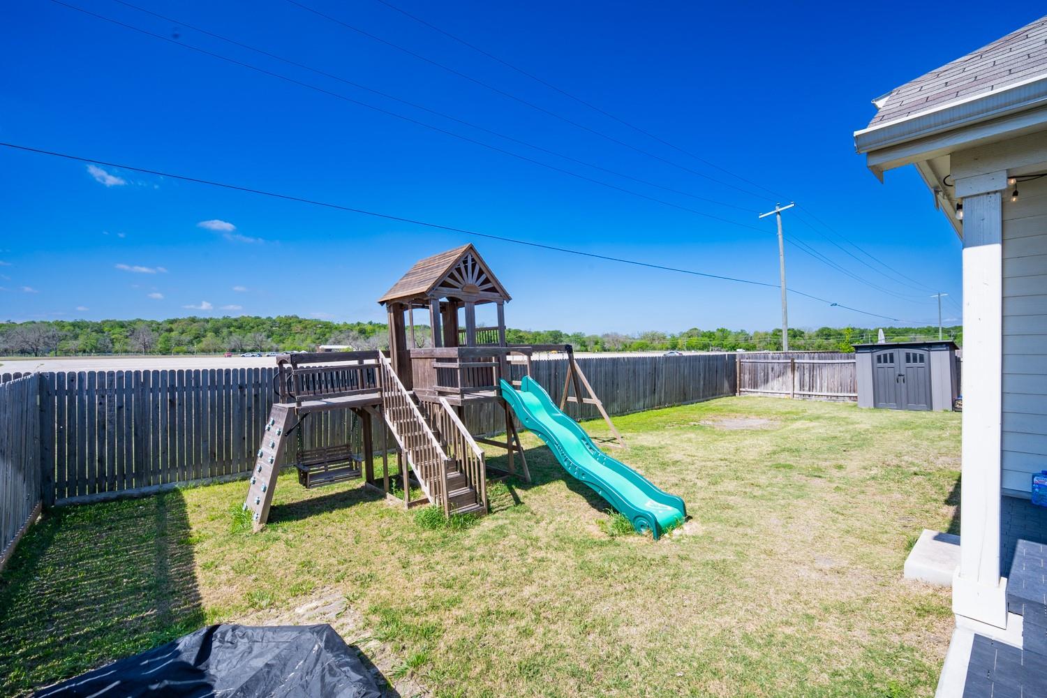 402 Pulitzer Dr, Hutto, TX 78634
