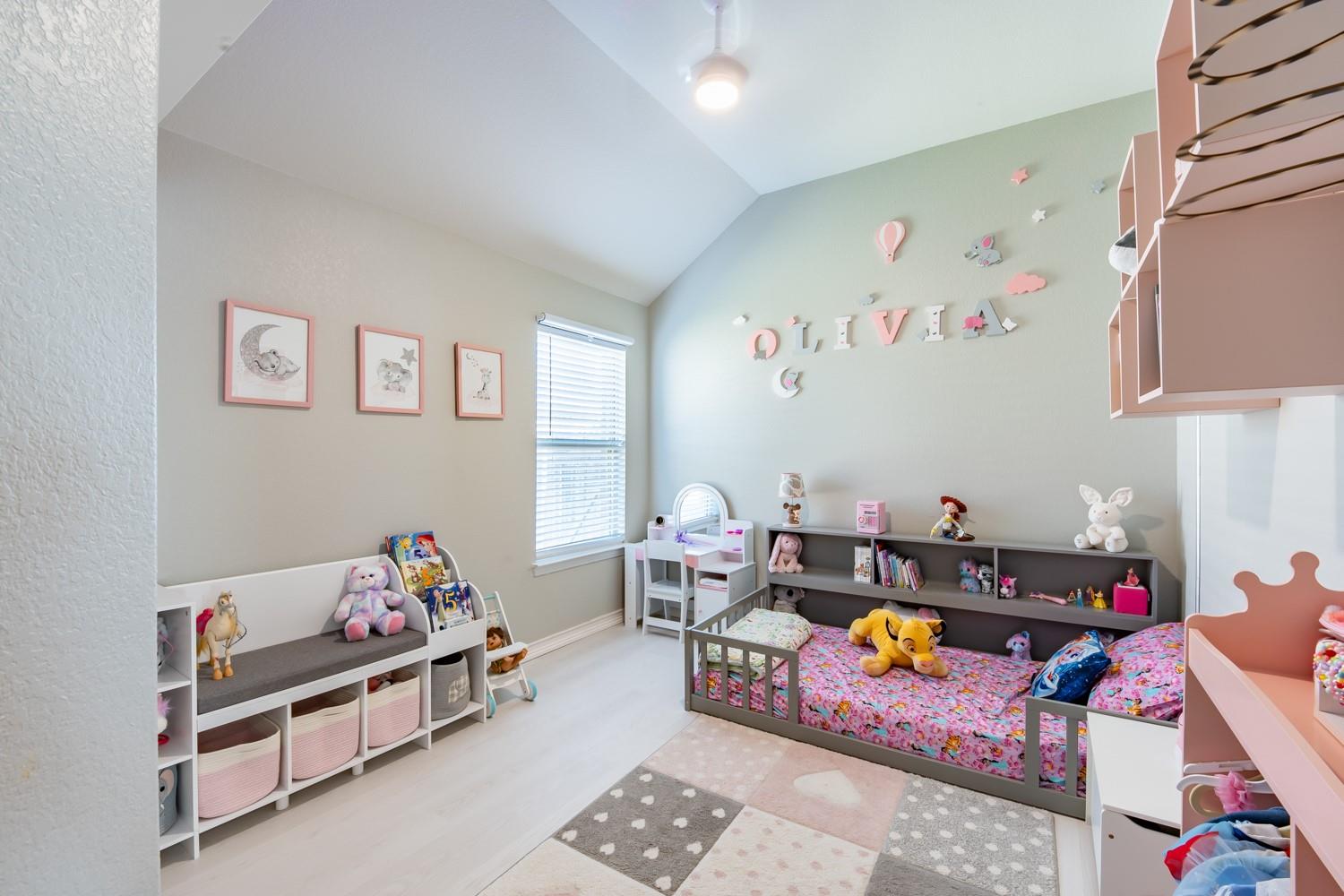 402 Pulitzer Dr, Hutto, TX 78634