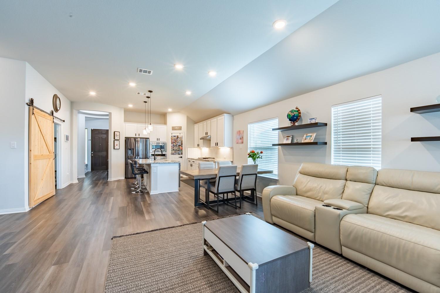 402 Pulitzer Dr, Hutto, TX 78634