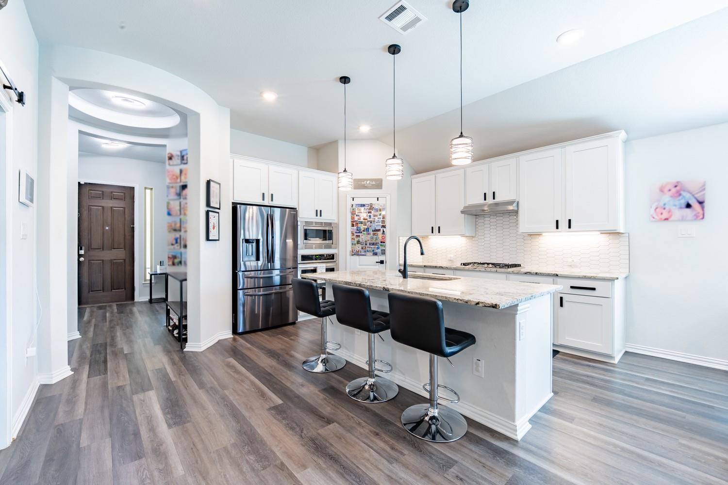 402 Pulitzer Dr, Hutto, TX 78634