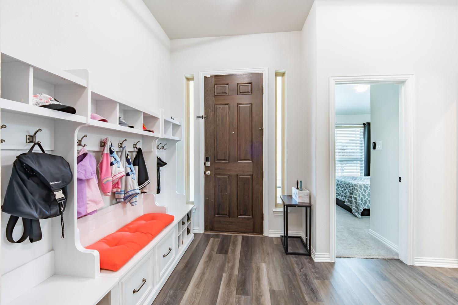 402 Pulitzer Dr, Hutto, TX 78634