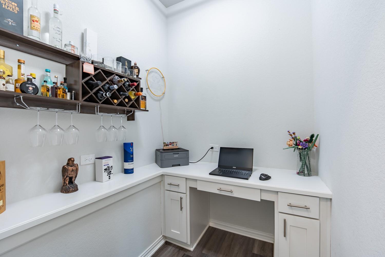 402 Pulitzer Dr, Hutto, TX 78634