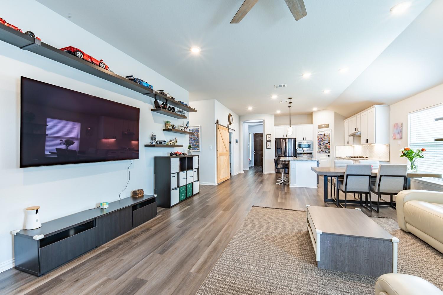 402 Pulitzer Dr, Hutto, TX 78634