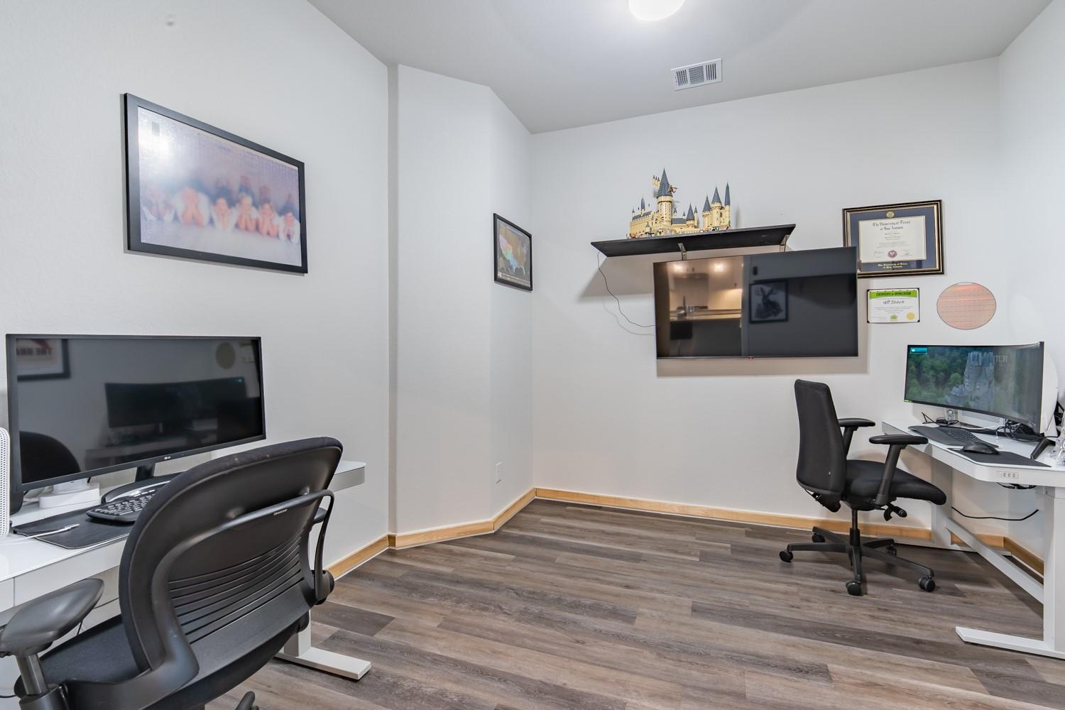 402 Pulitzer Dr, Hutto, TX 78634