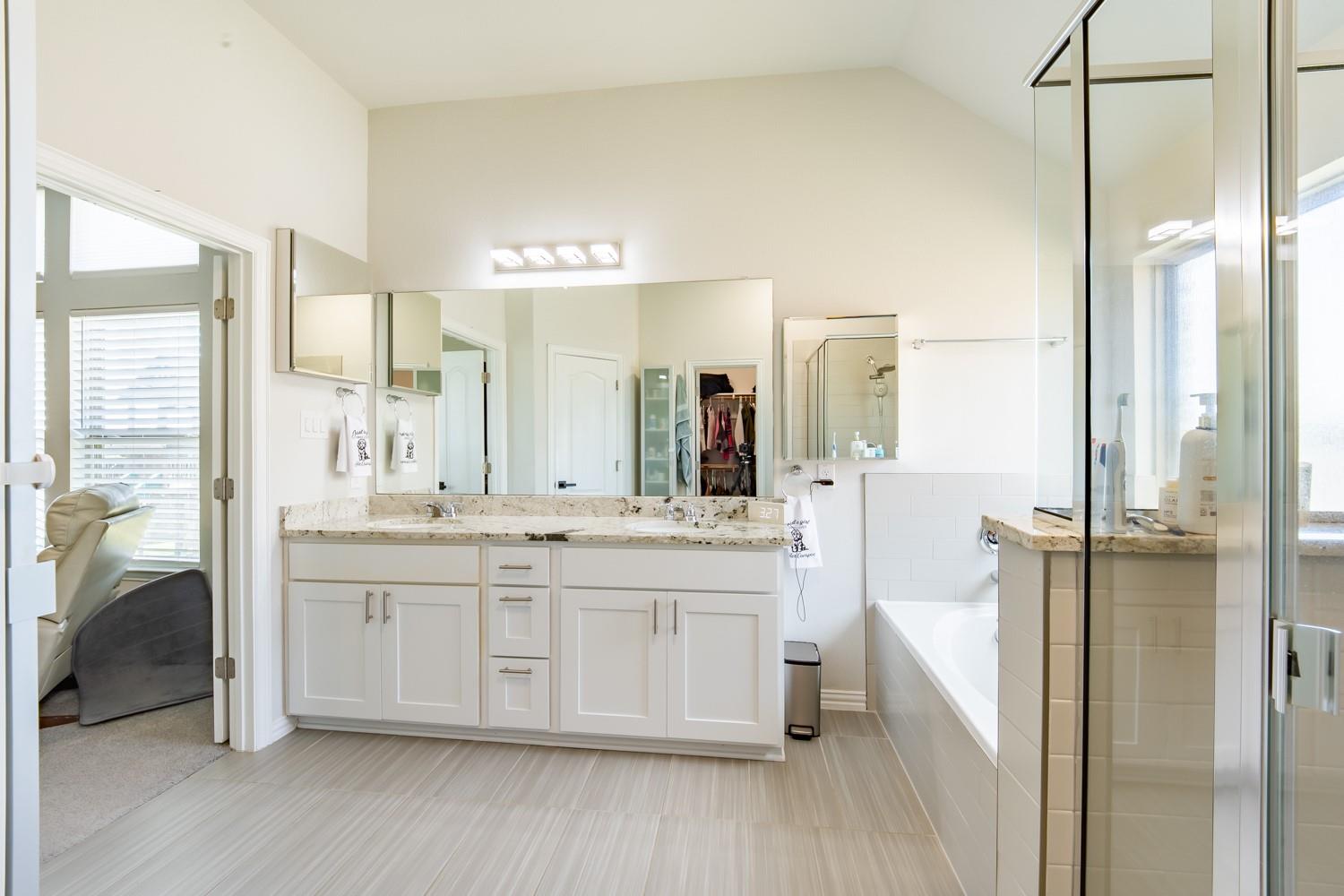 402 Pulitzer Dr, Hutto, TX 78634