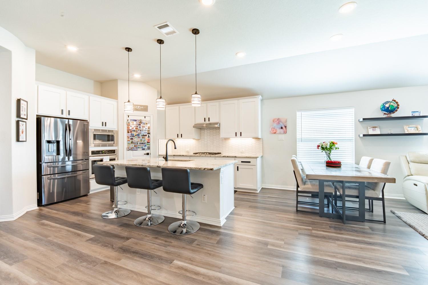 402 Pulitzer Dr, Hutto, TX 78634