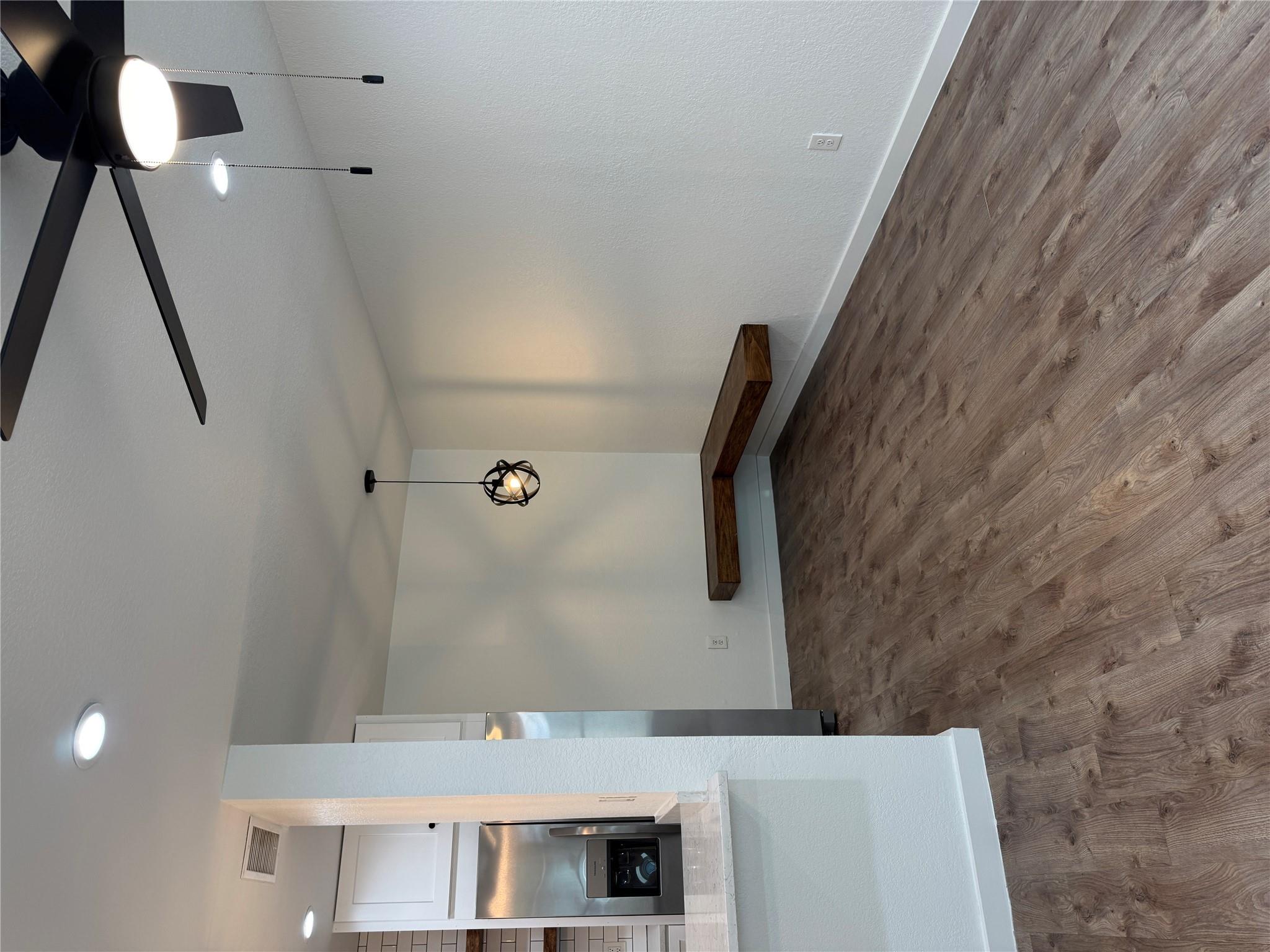 2124 Burton Dr # 133, Austin, TX 78741