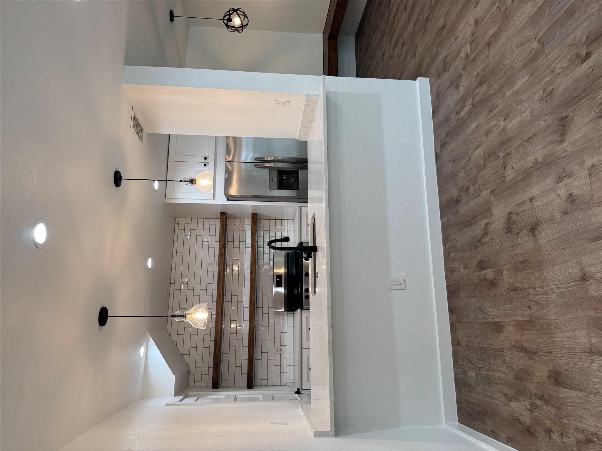 2124 Burton Dr # 133, Austin, TX 78741