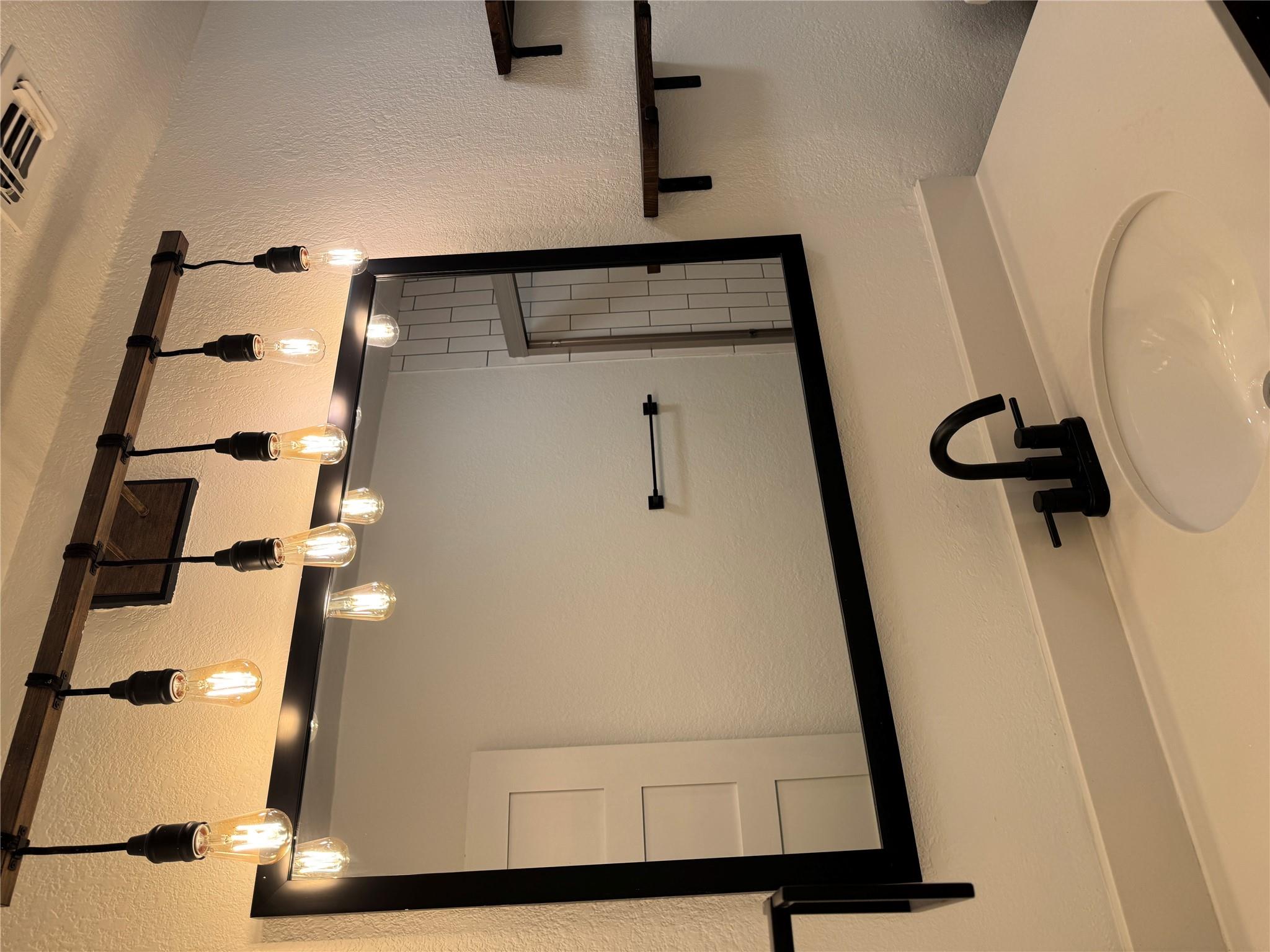 2124 Burton Dr # 133, Austin, TX 78741