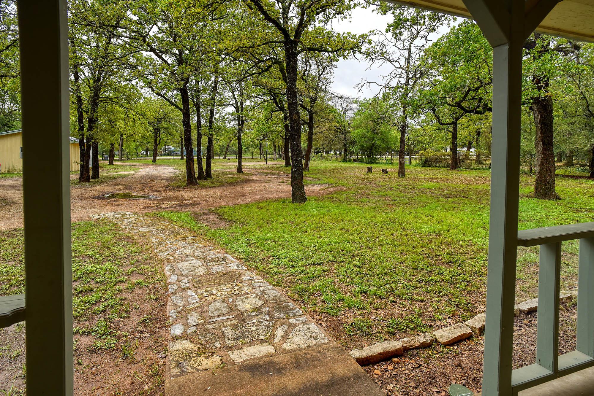 124 Blue Oaks Dr, Cedar Creek, TX 78612