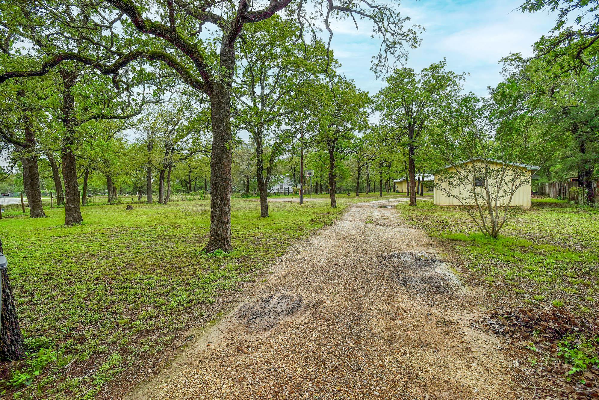 124 Blue Oaks Dr, Cedar Creek, TX 78612