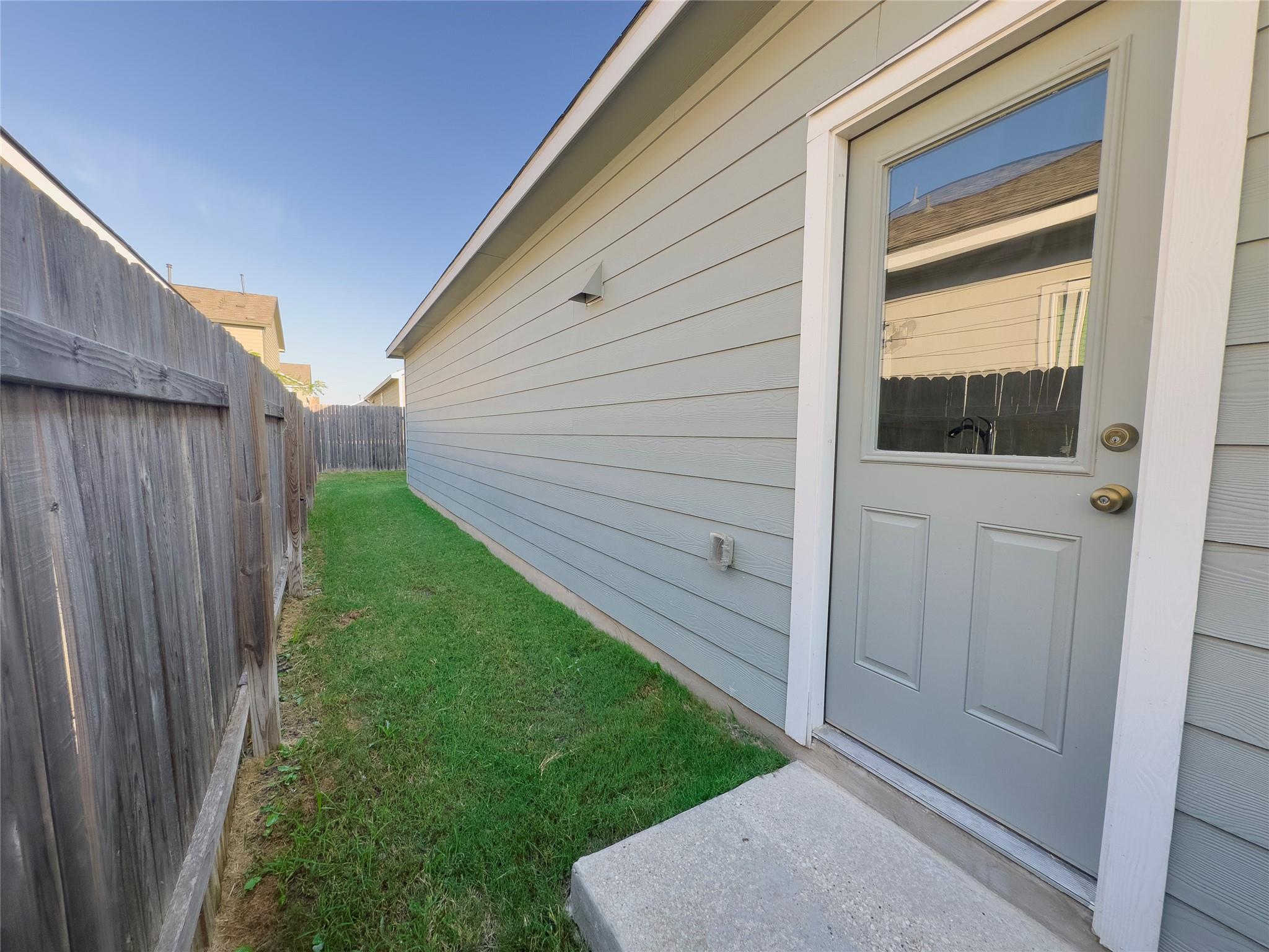 312 Soapstone Pass, Maxwell, TX 78656