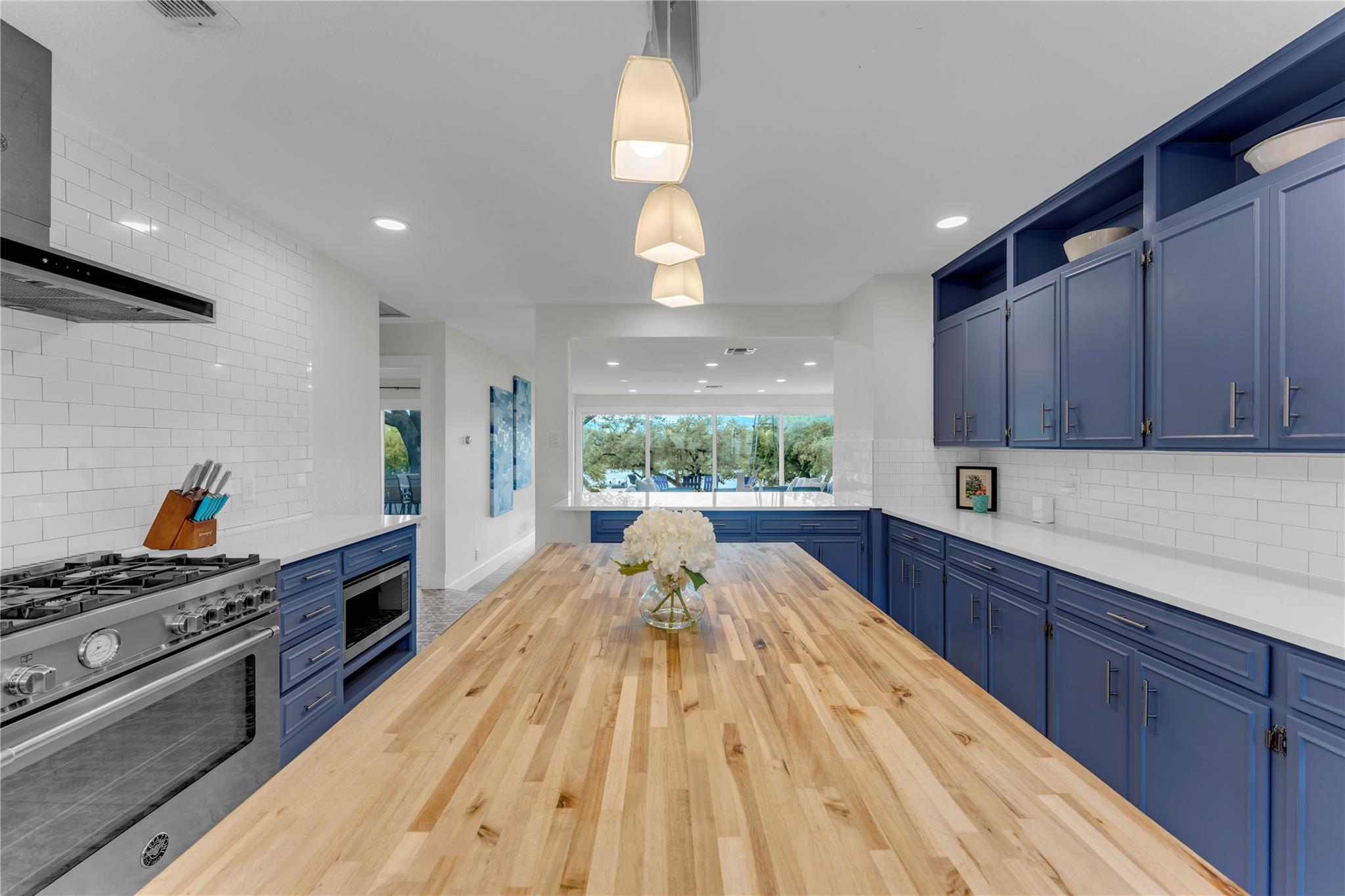 4310 River Oaks Dr, Kingsland, TX 78639