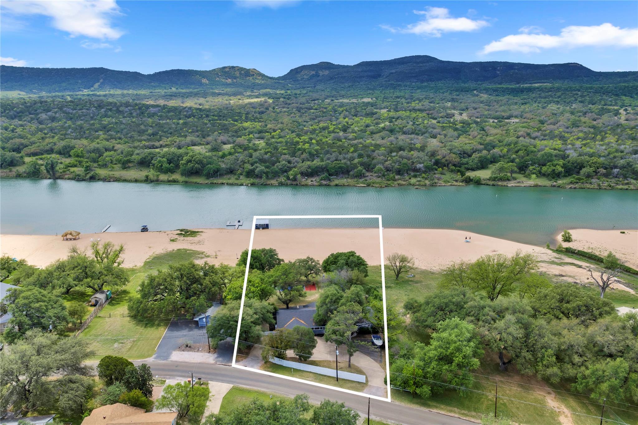 4310 River Oaks Dr, Kingsland, TX 78639