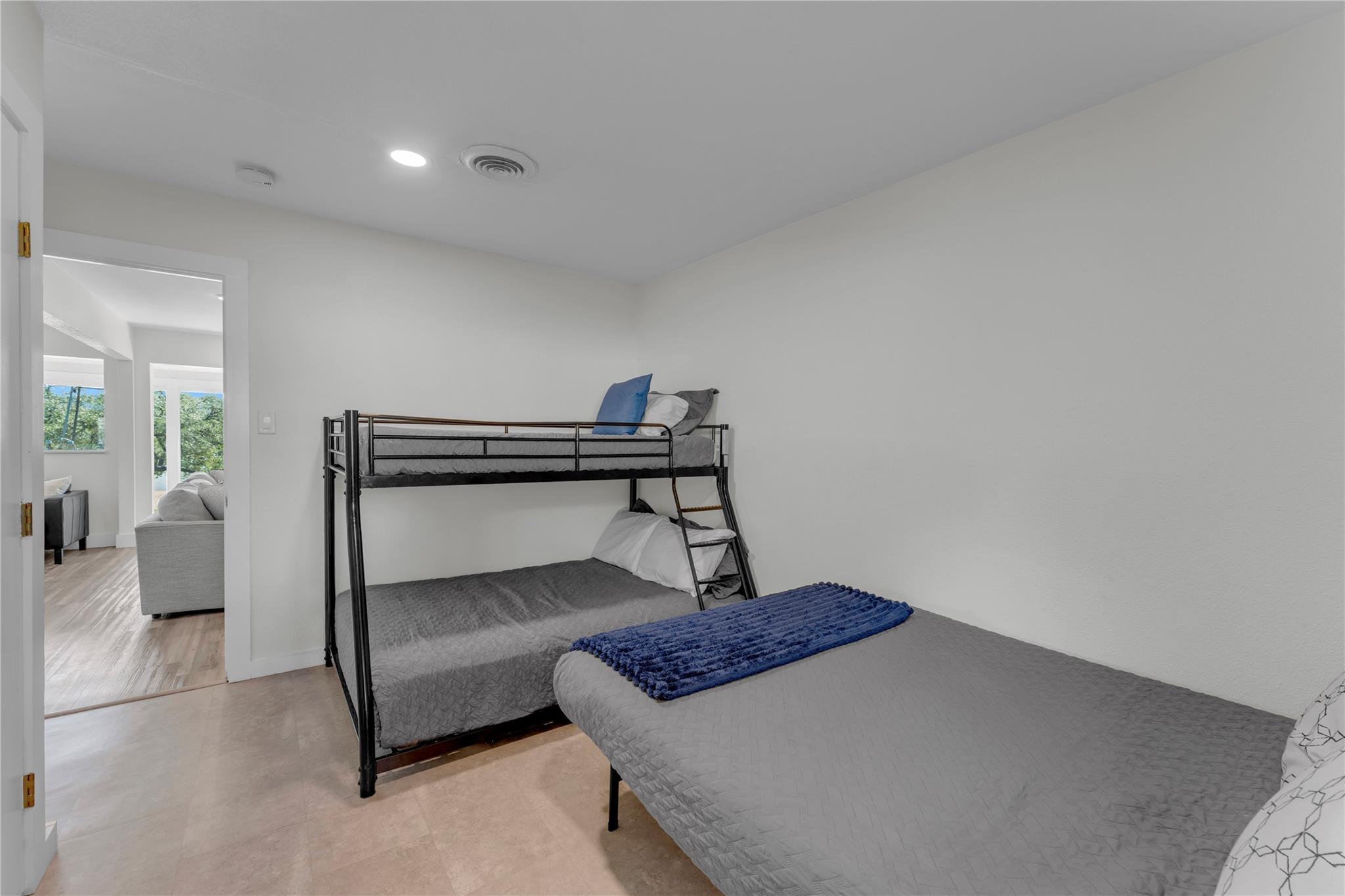 4310 River Oaks Dr, Kingsland, TX 78639