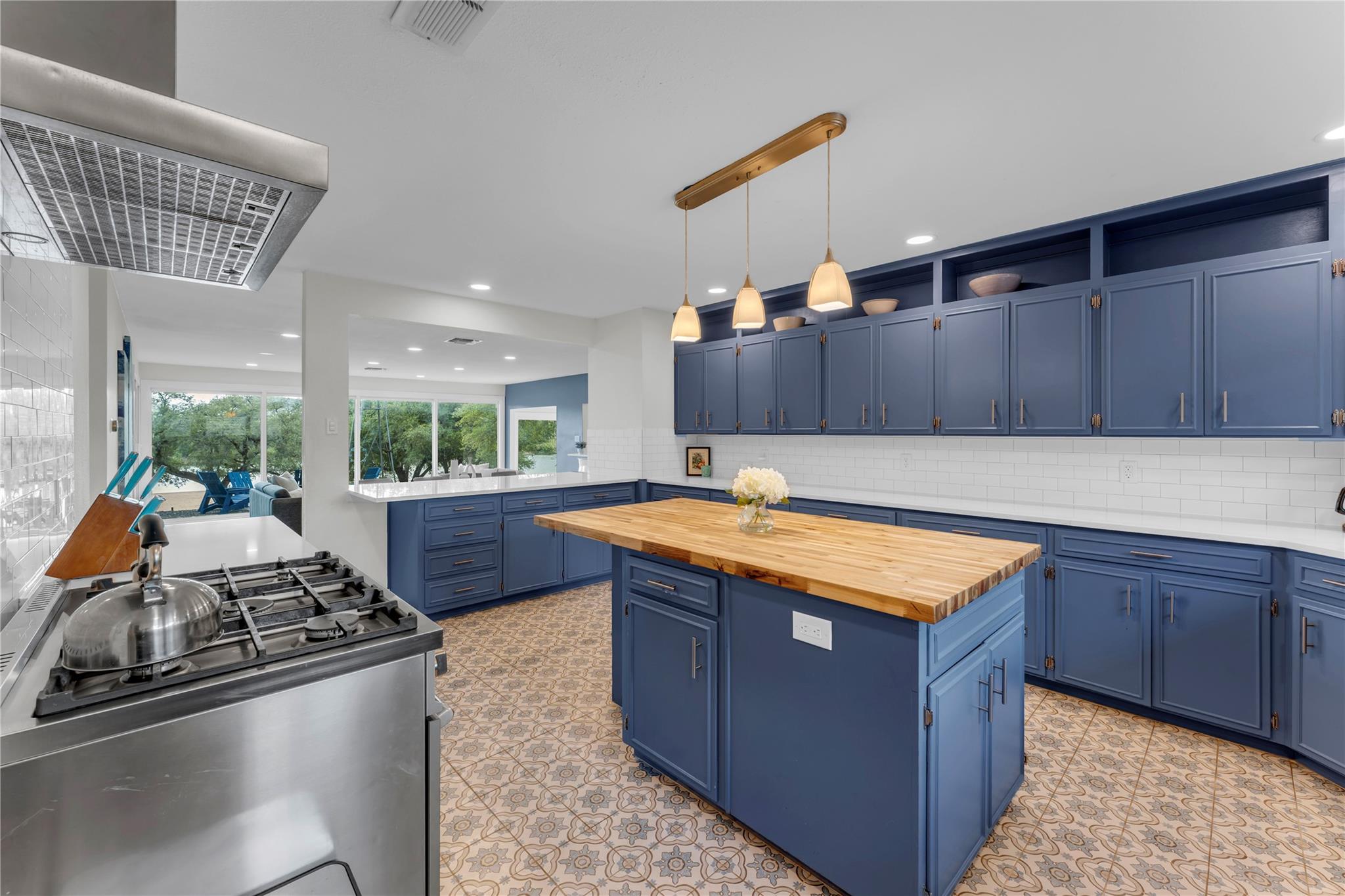 4310 River Oaks Dr, Kingsland, TX 78639