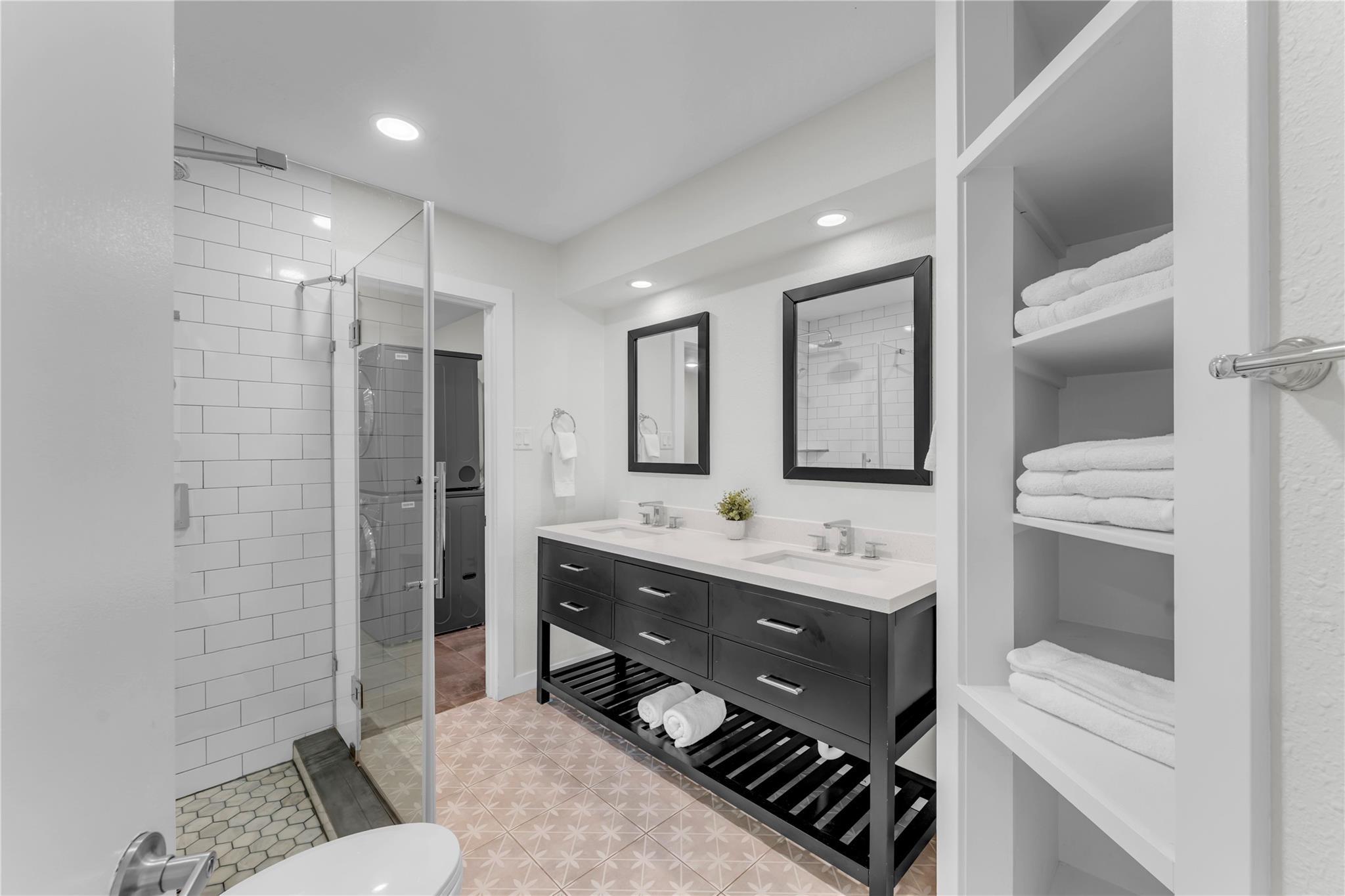 4310 River Oaks Dr, Kingsland, TX 78639