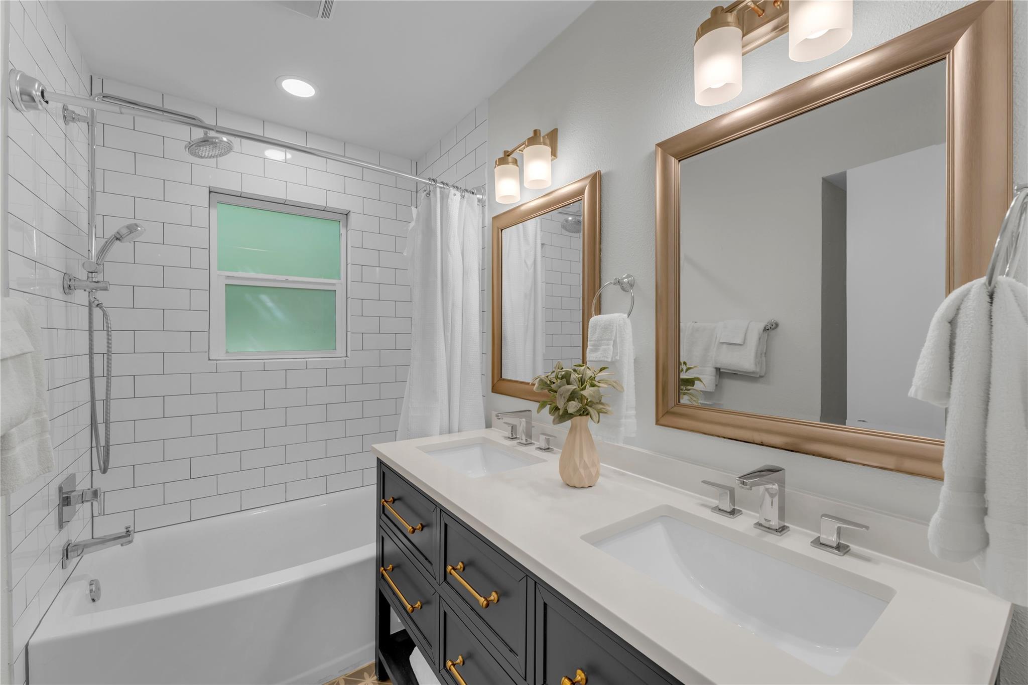 4310 River Oaks Dr, Kingsland, TX 78639