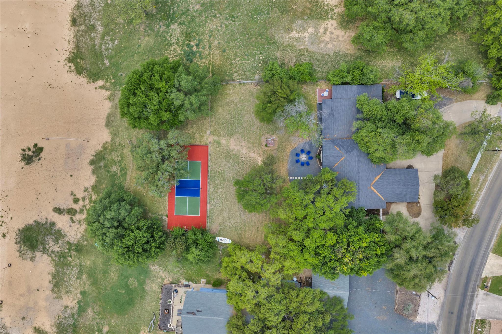 4310 River Oaks Dr, Kingsland, TX 78639