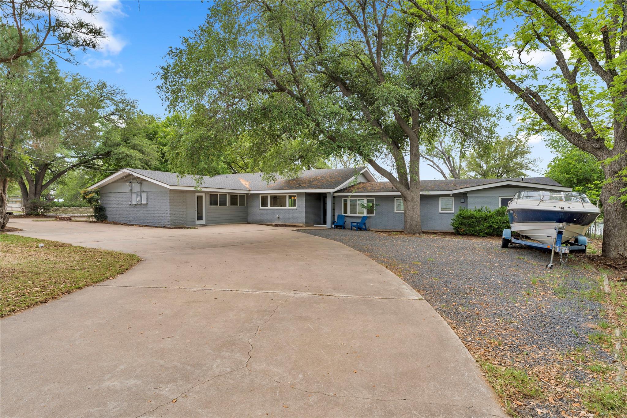 4310 River Oaks Dr, Kingsland, TX 78639