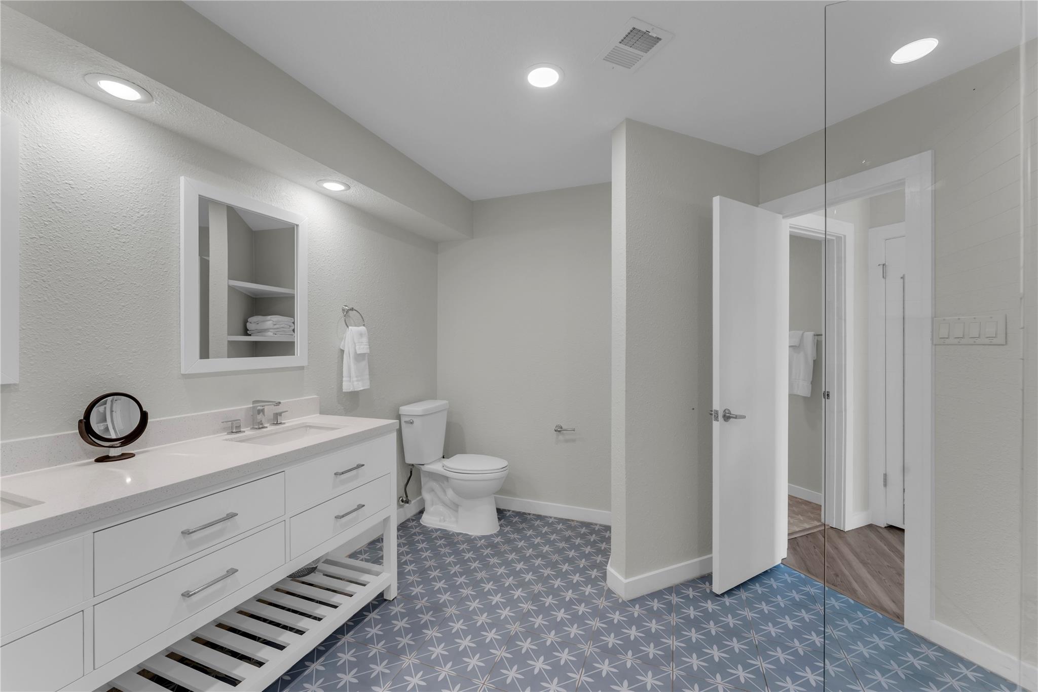 4310 River Oaks Dr, Kingsland, TX 78639