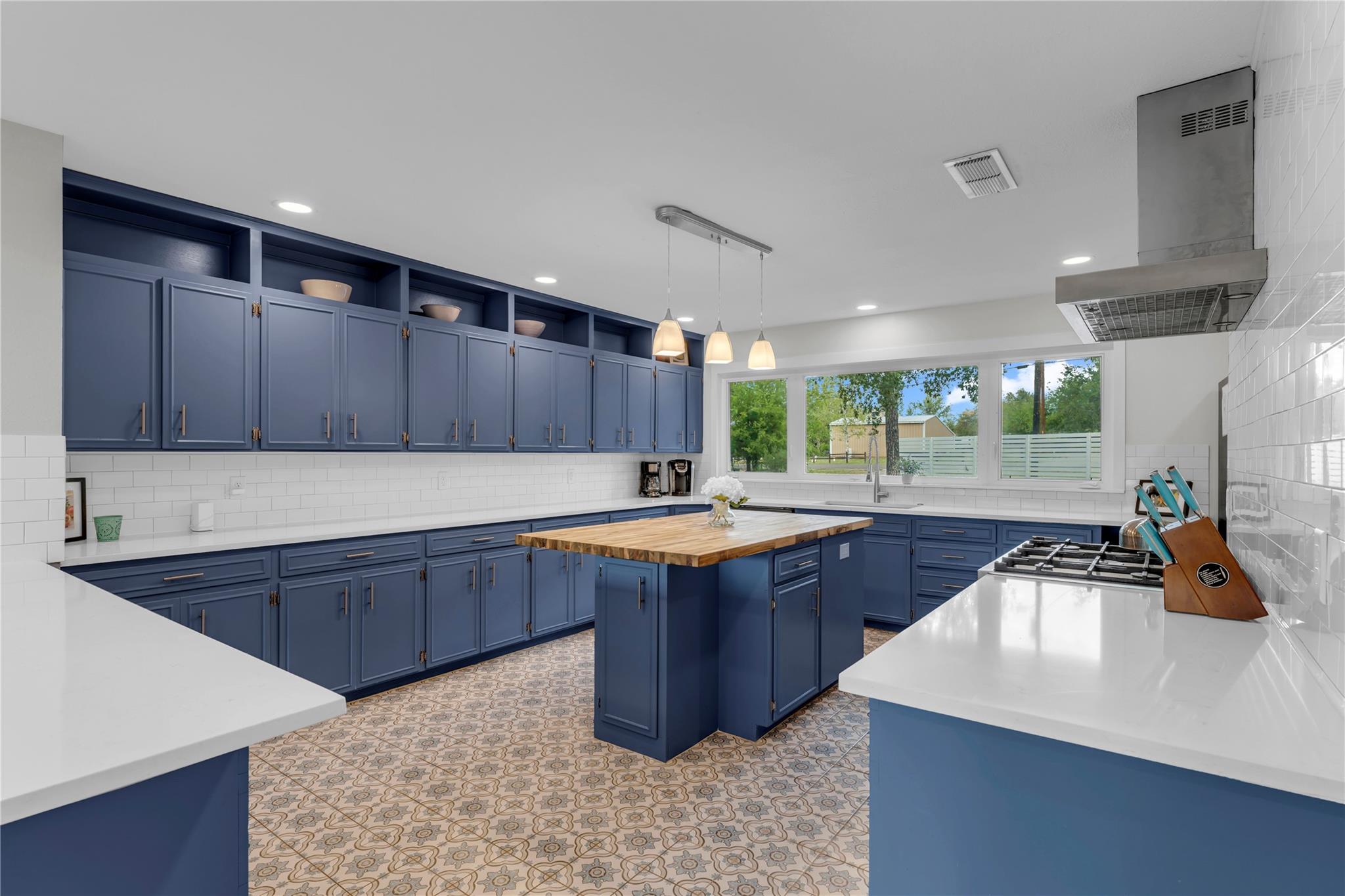 4310 River Oaks Dr, Kingsland, TX 78639