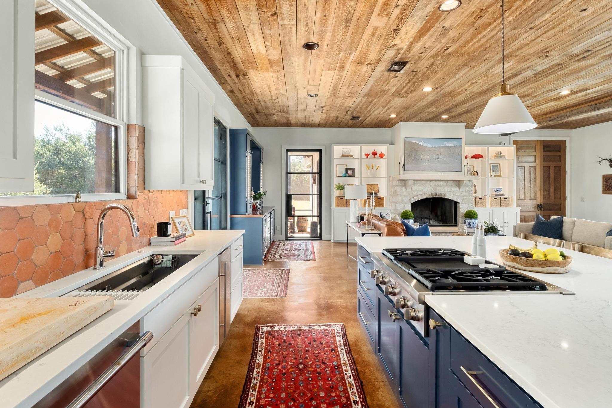 2300 W Fitzhugh Rd, Dripping Springs, TX 78620
