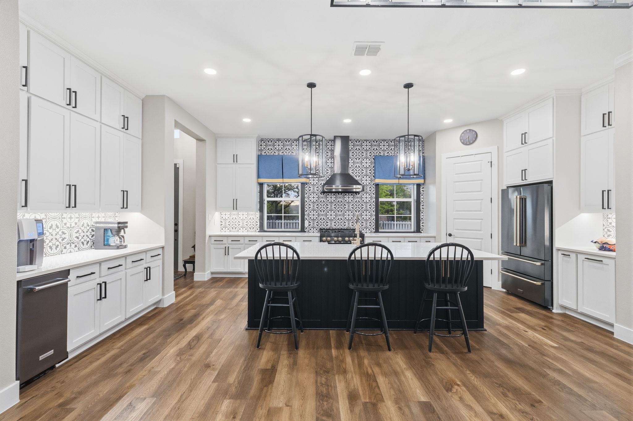 2551 Lakeshore Dr, Canyon Lake, TX 78133