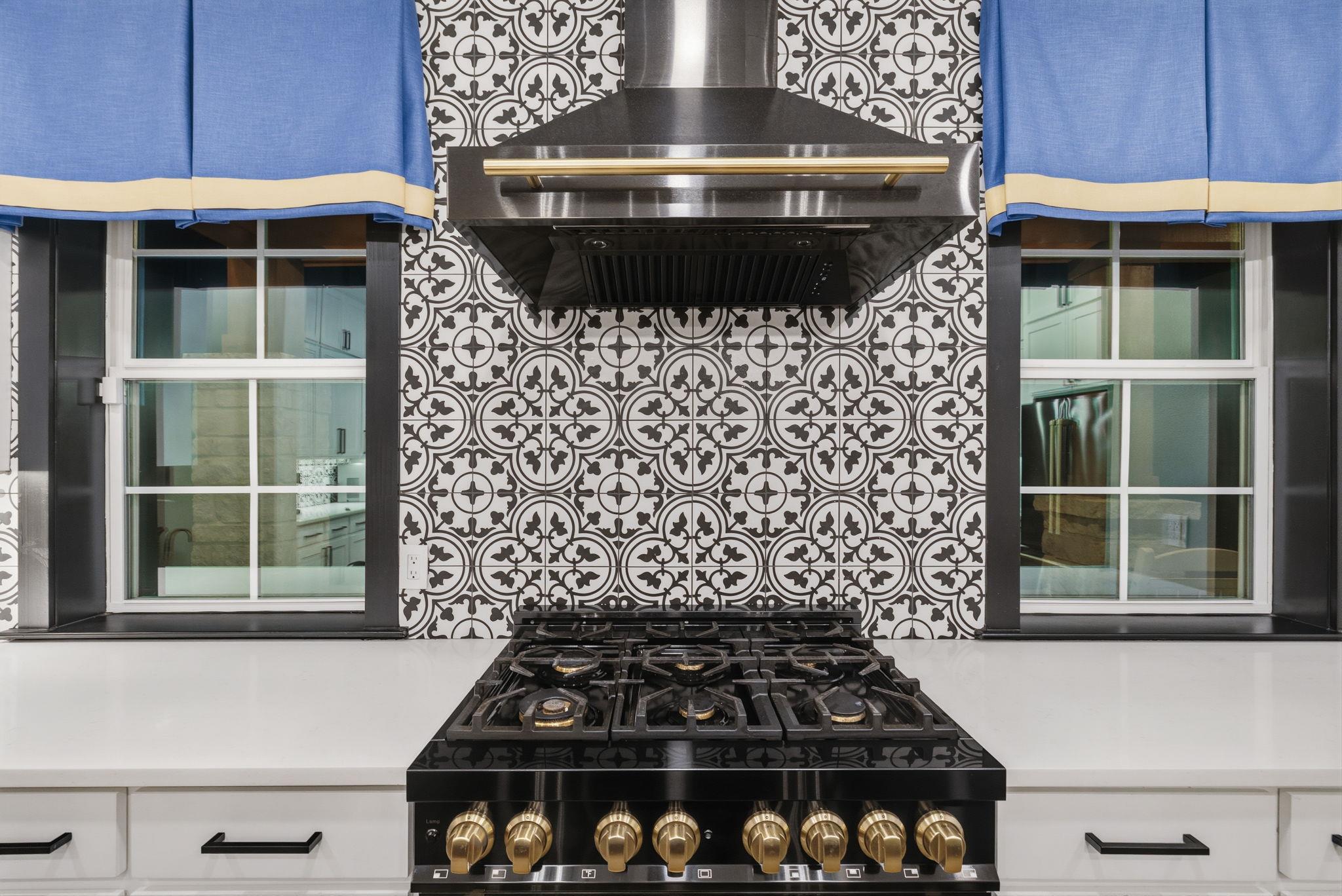 2551 Lakeshore Dr, Canyon Lake, TX 78133